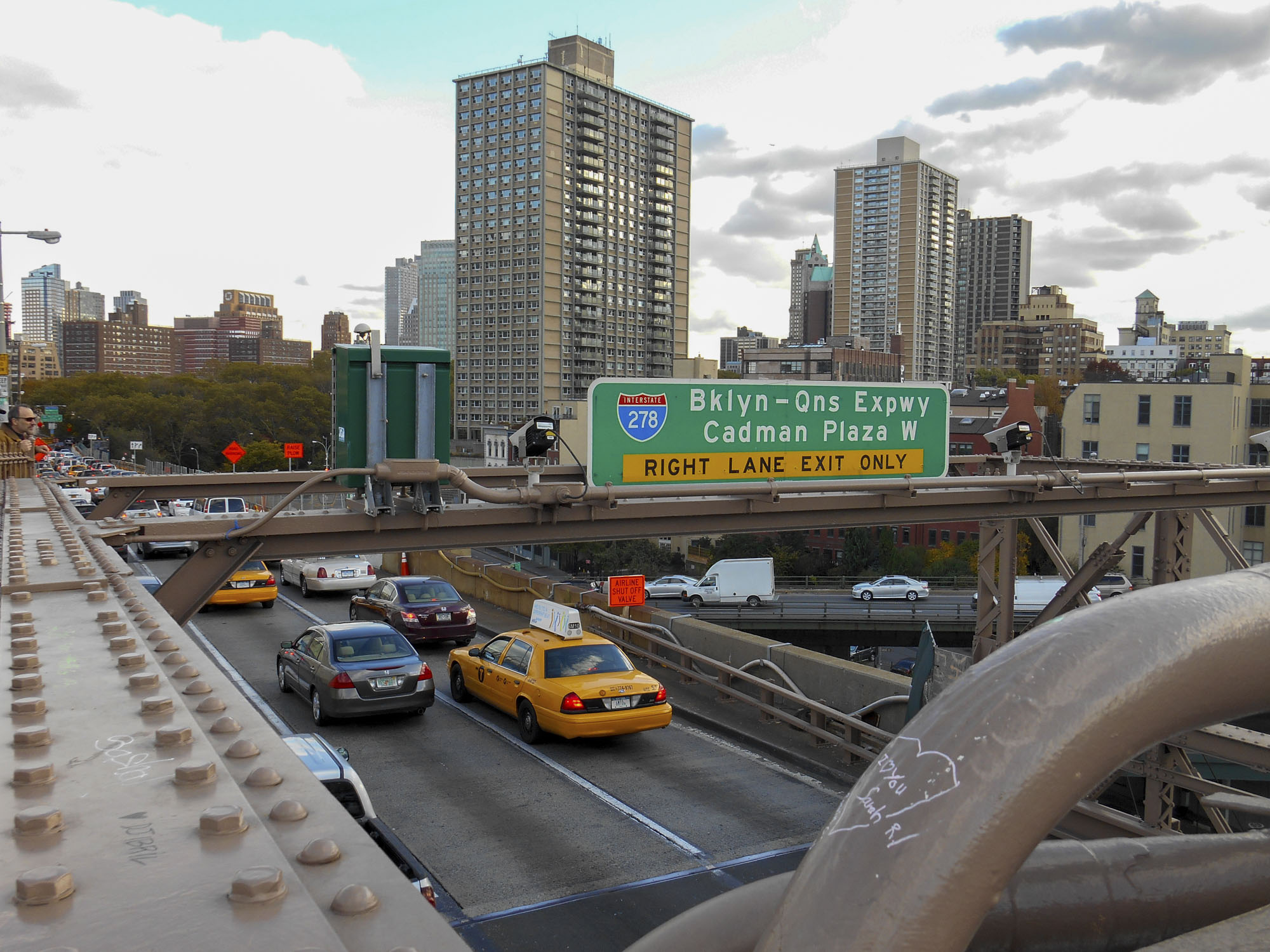 A view down at the cars on the Brooklyn Bridge